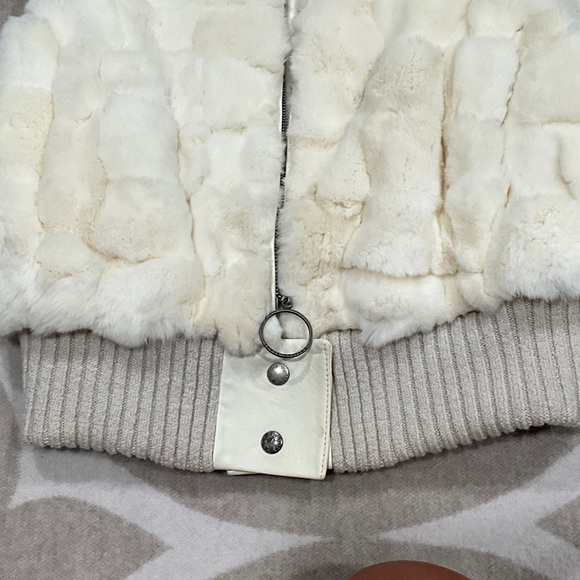 Louis Vuitton Rabbit Fur and Leather Vest - Picture 4 of 10